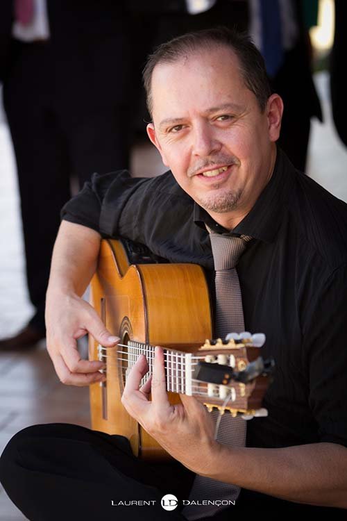 Javier Ruiz, profesor de guitarra en Dos Hermanas y Sevilla